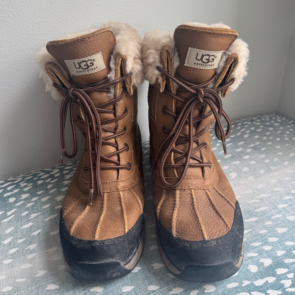 UGG Women's Adirondack III Chestnut Boot Size 9